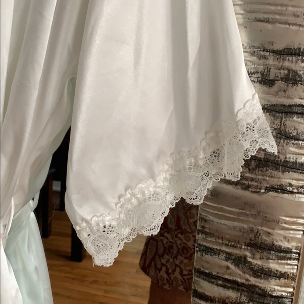 The Bride Robe - Picture 3 of 4